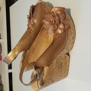 Korks by kork-ease gold floral peeptoe cork wedges shoe size 6 EUC
